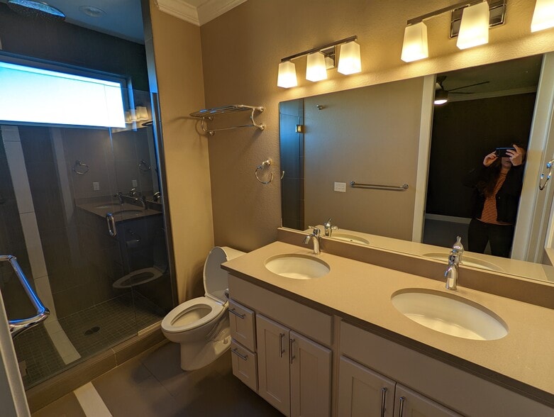 Building Photo - 3427 W 16th Ave