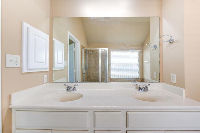 Building Photo - 5615 Stoneridge Ct