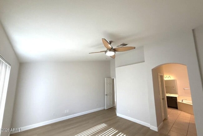 Building Photo - 913 W Horseshoe Ave