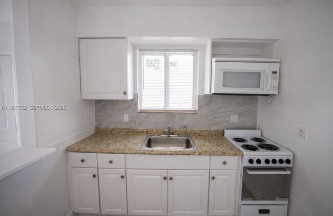 Building Photo - 1070 NE 80th St
