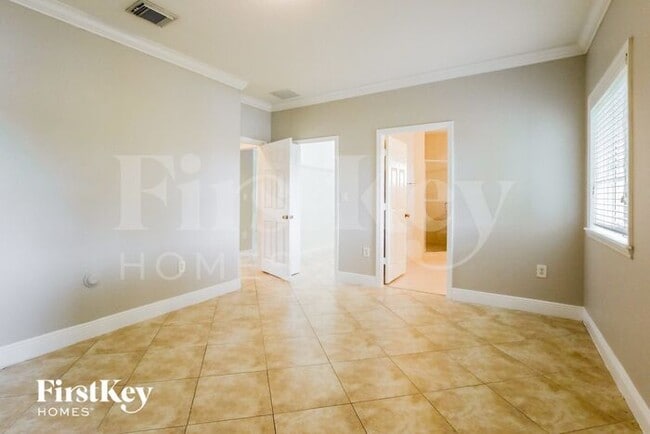 Building Photo - 665 SE 31st Ave