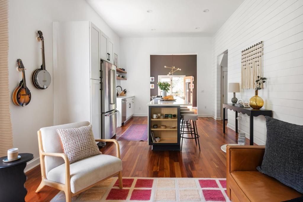 Building Photo - 685 Wylie St SE