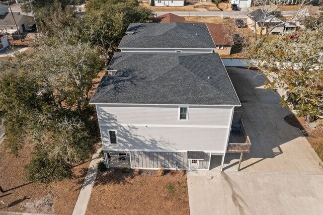 Building Photo - Modern Beaufort Townhome available for Long Term Rental