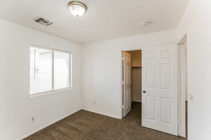 Building Photo - 2241 S 85th Dr