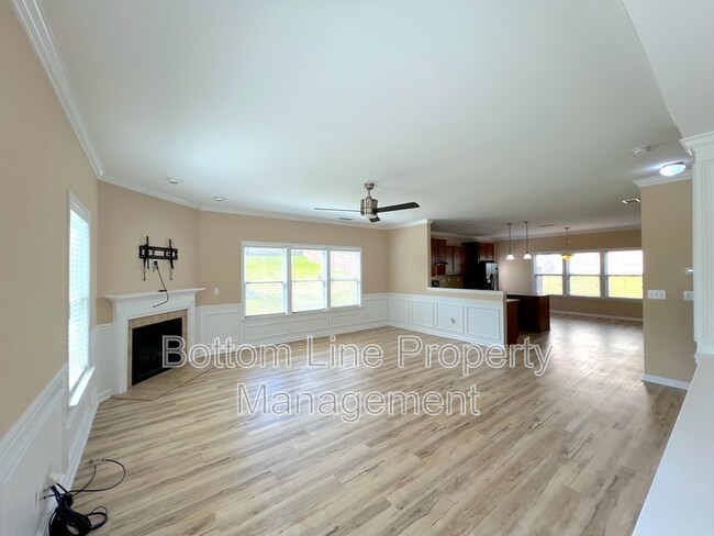 Building Photo - 815 Sarah Laura Ln