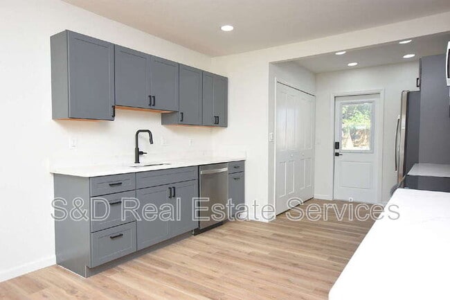 Building Photo - 2919 Hickory St