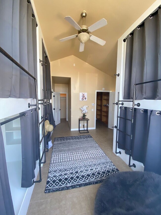 Building Photo - 6633 Del Playa Dr