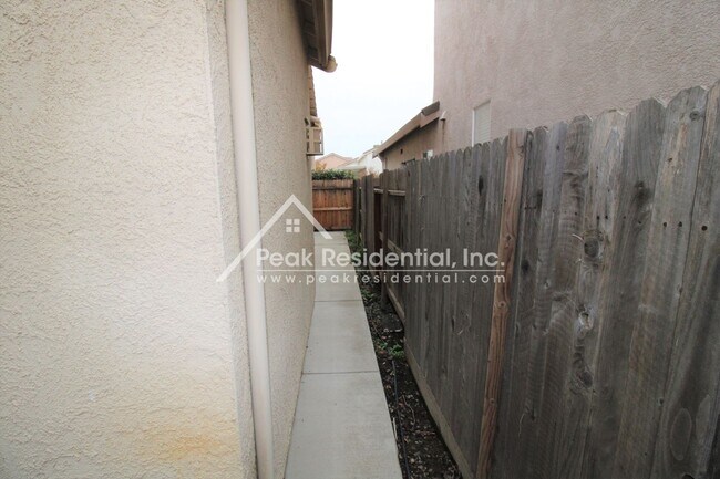 Building Photo - Wonderful 4bd/2.5ba Elk Grove Home with 3 ...