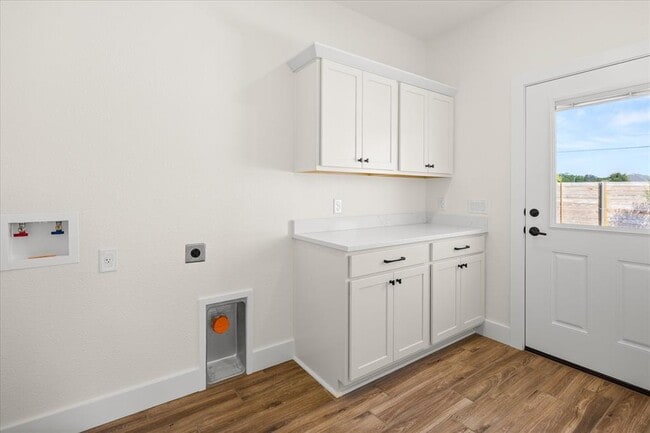 Building Photo - 802 S Creek St