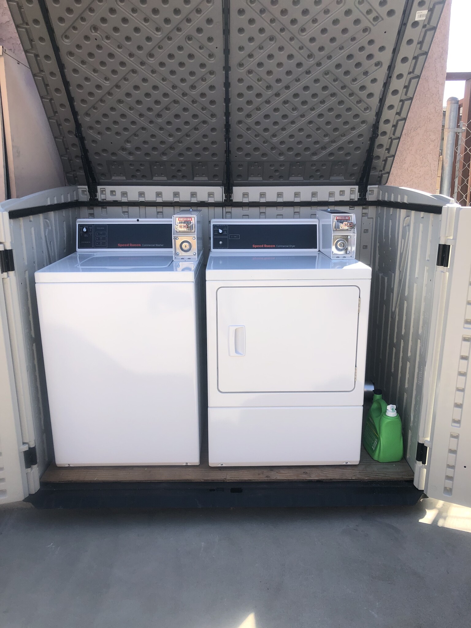 Coin Laundry in property - 623 Brittania St