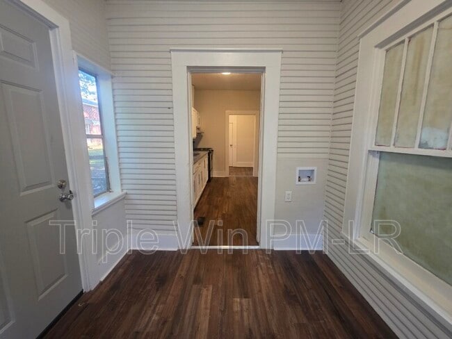 Building Photo - 609 N Morrill St