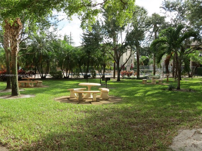 Building Photo - 201 Foxtail Dr