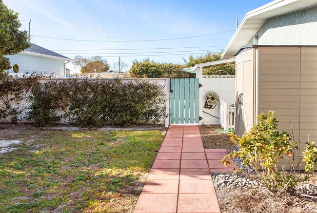 Building Photo - 217 Carol Pl