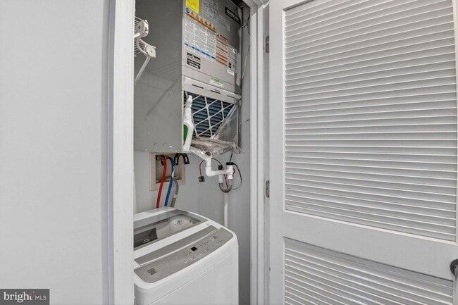 Building Photo - 1364 Constitution Ave NE