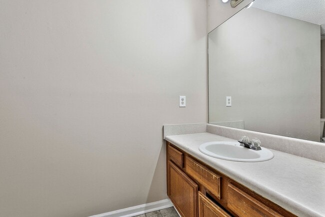 Building Photo - 3Bed/2Bath Home in McIntosh District under...