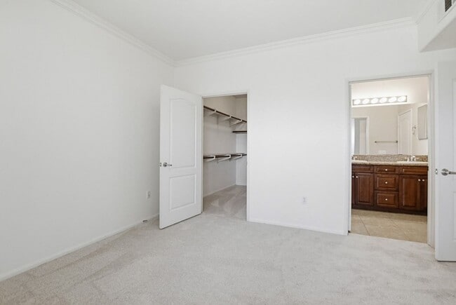 Building Photo - Single Level Condo - 2 Bedroom + Den With Views in Sabre Springs