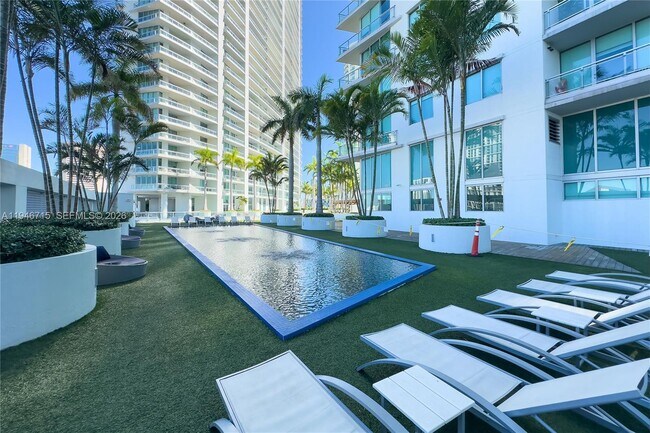 Building Photo - 92 SW 3rd St