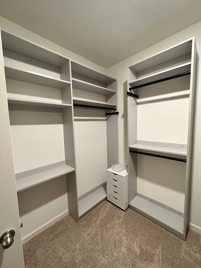 Building Photo - 224 Park Crest Run