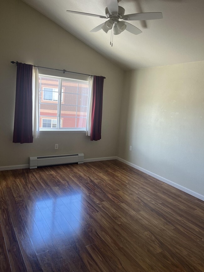 Building Photo - 608 River View Dr