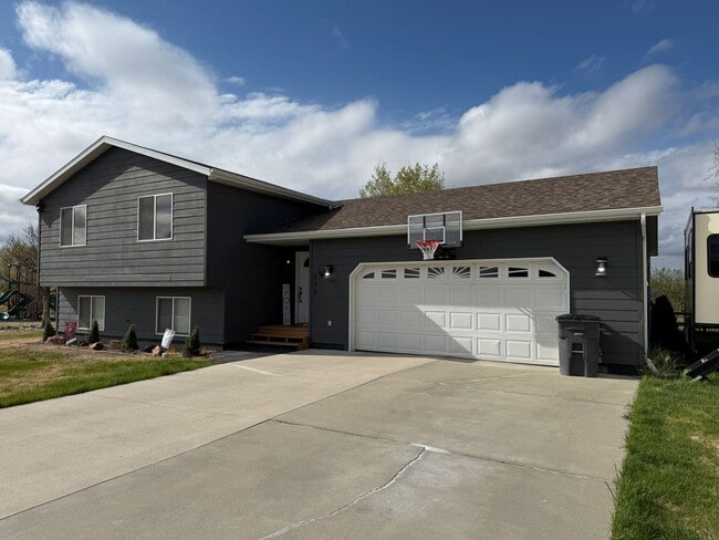Building Photo - 4 Bedroom 3 Bath Home for Rent