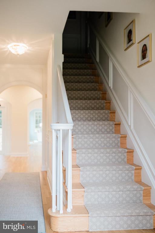 Building Photo - 2210 Boxmere Rd