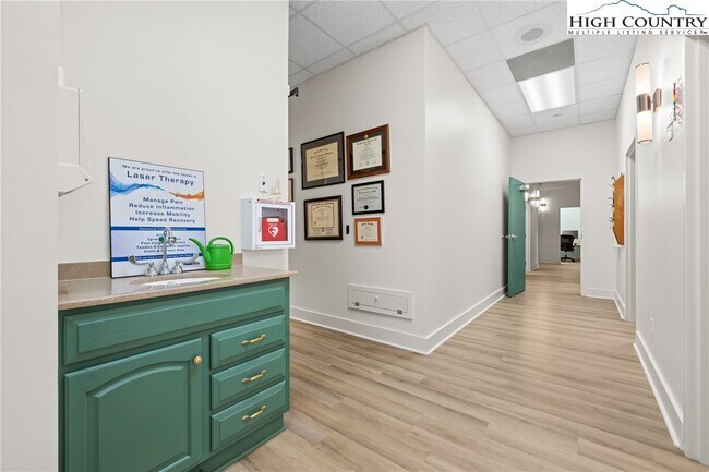 Building Photo - 610 State Farm Rd