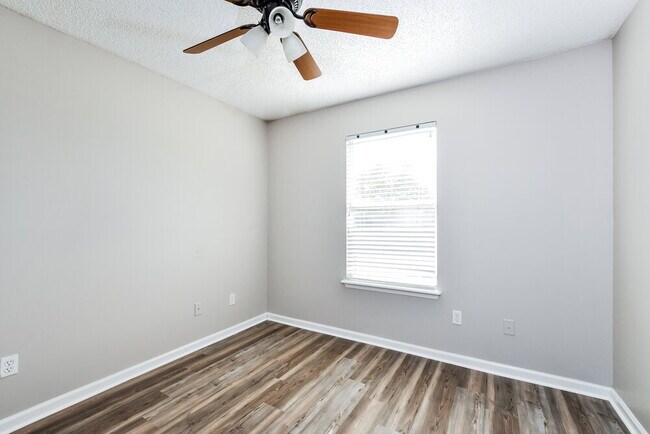 Building Photo - 1371 Summerbrook Dr