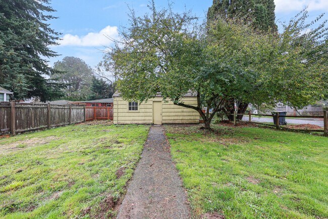 Building Photo - Move in ready now! Eastside rambler with A/C, 2 bed 1 bath. Olympia School District.
