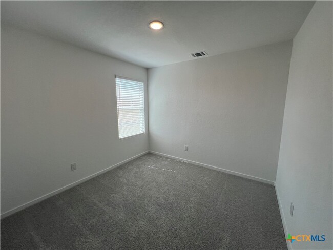 Building Photo - 534 Chevre Rd