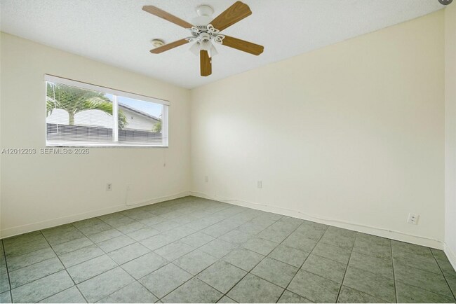 Building Photo - 920 NW 92nd Ave