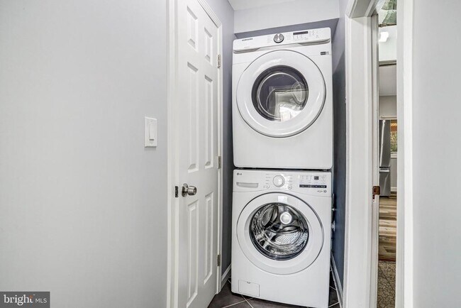 Building Photo - 6226 20th Ave