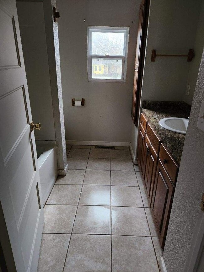 Building Photo - AVAILABLE APRIL 1ST!! Cozy 2-Bedroom Home with Big Yard – Pet Friendly