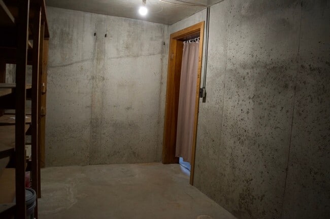 Building Photo - 3 Bedroom House Next To Columbia Regional ...