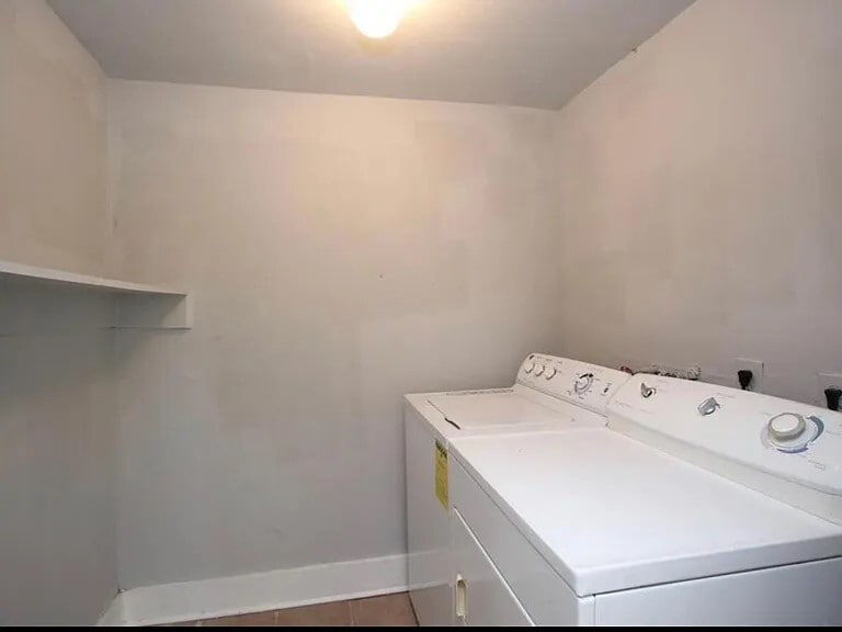 Indoor Laundry room with washer/dryer - 4039 Cornell St
