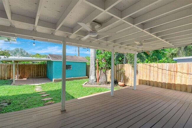 Building Photo - 320 NW 51st Ct