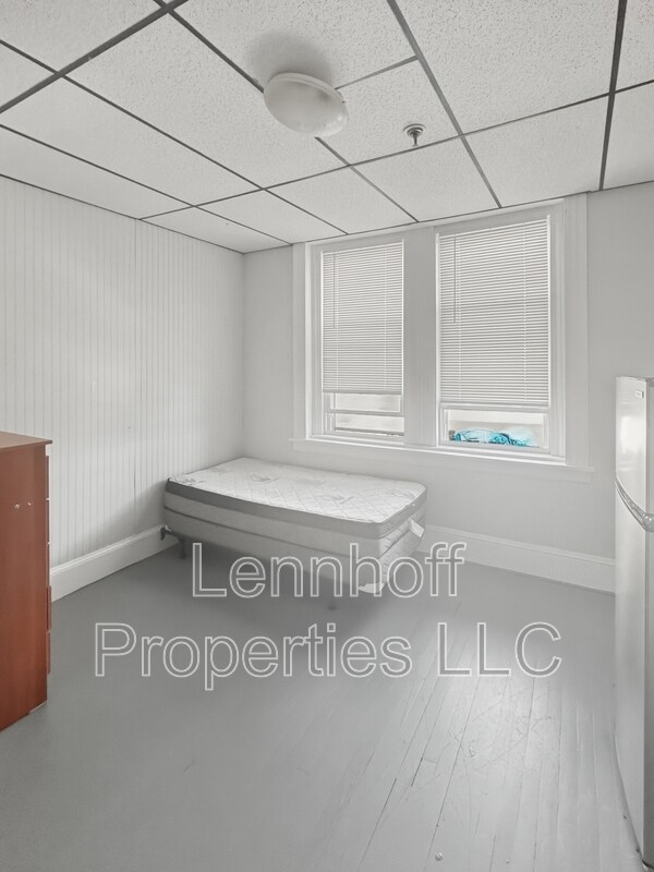 Building Photo - 82-86 South Broadway - 23