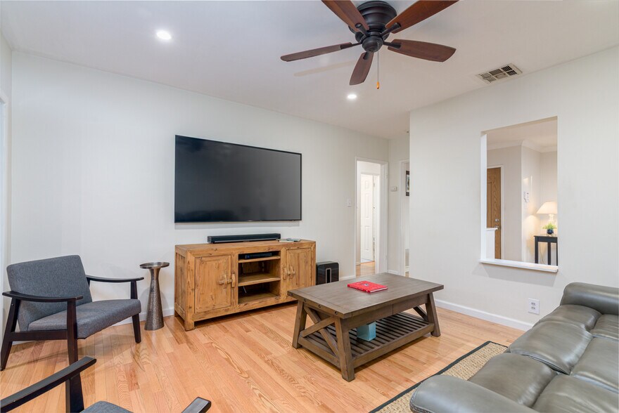 Building Photo - 16641 Gilmore St