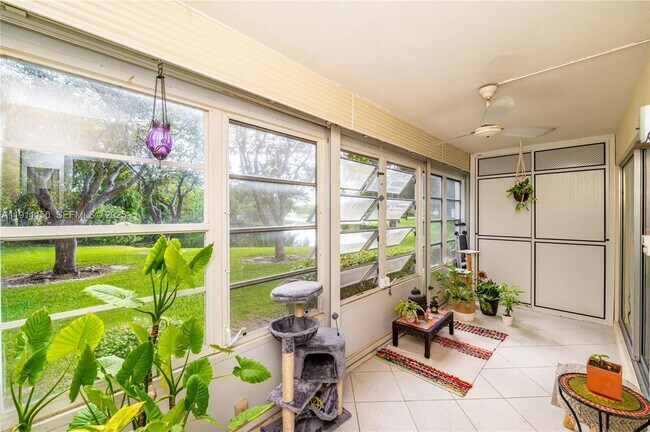 Building Photo - 2101 Lucaya Bend