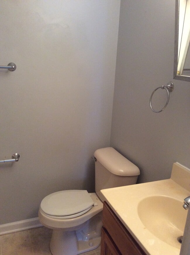 Building Photo - 2 Bedroom Apartment-York City SD