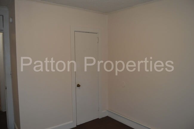 Building Photo - 1401 Kinderway &amp; 4300-4302 Wentworth -...