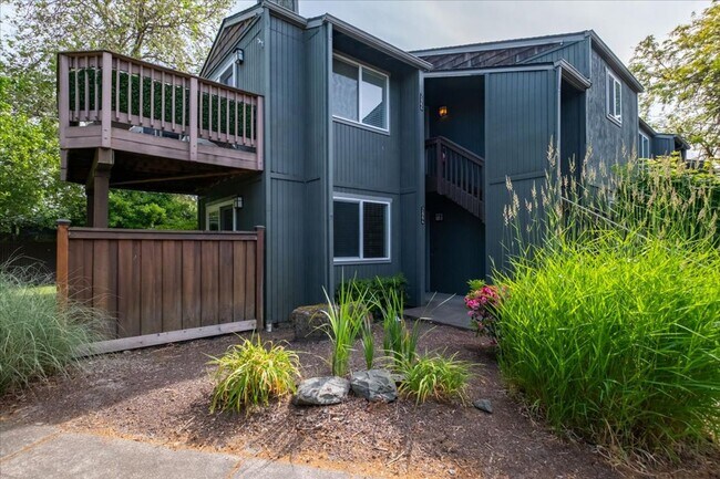 Building Photo - 2864 Newton Pl