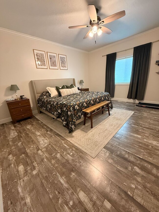 Building Photo - 304 Palomino Dr