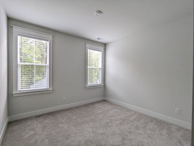Building Photo - Beautiful 4 Bedroom Home Located on John's...