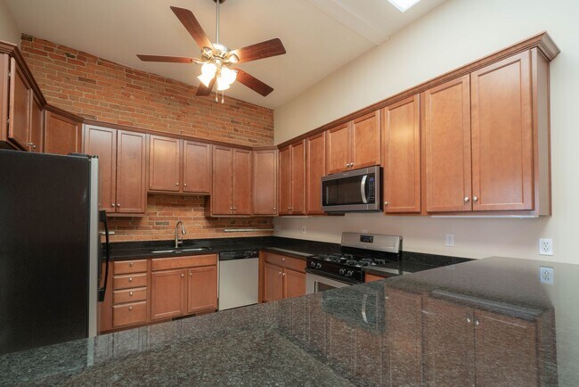 Building Photo - Peregrine 214