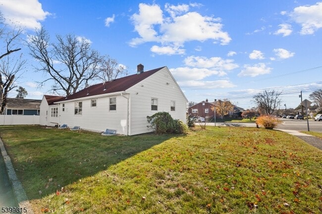 Building Photo - 34 Ward Ave