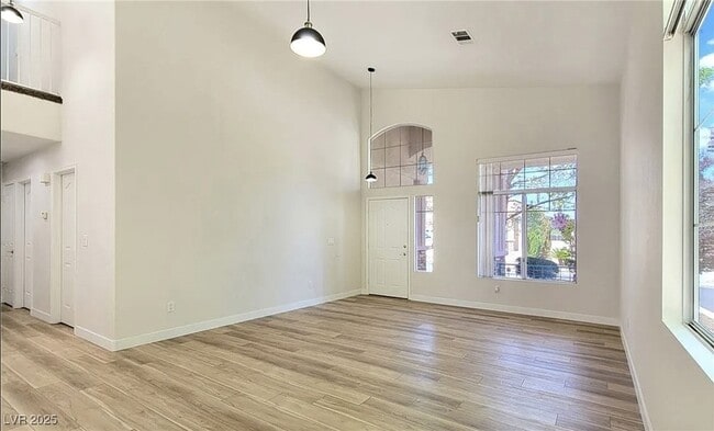 Building Photo - 24 Staghorn St