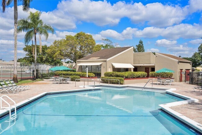 Building Photo - 1281 W Fairway Rd