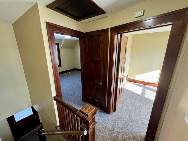 Building Photo - Updated 2BR Townhome Across from Stephens Park