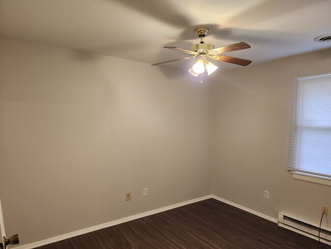 Building Photo - Updated 3 Bedroom, 1 bath with Large Backyard!