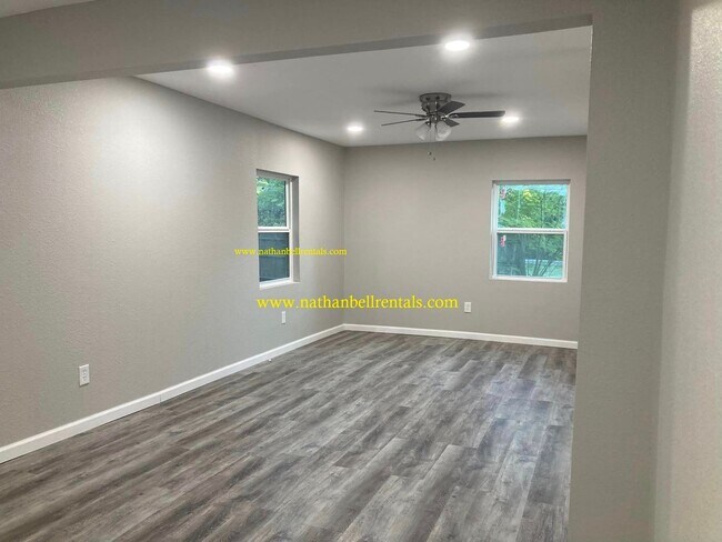 Building Photo - Single-Family Home: 3 bed, 2 bath